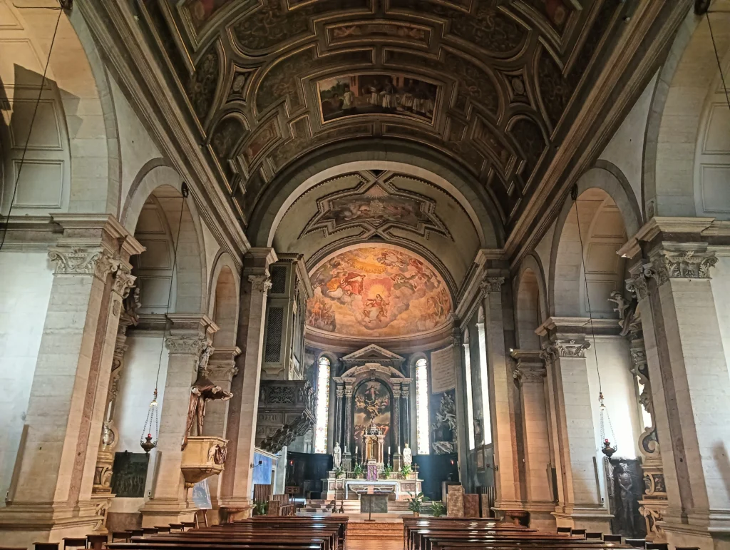 interno chiesa santa maria maggiore trento