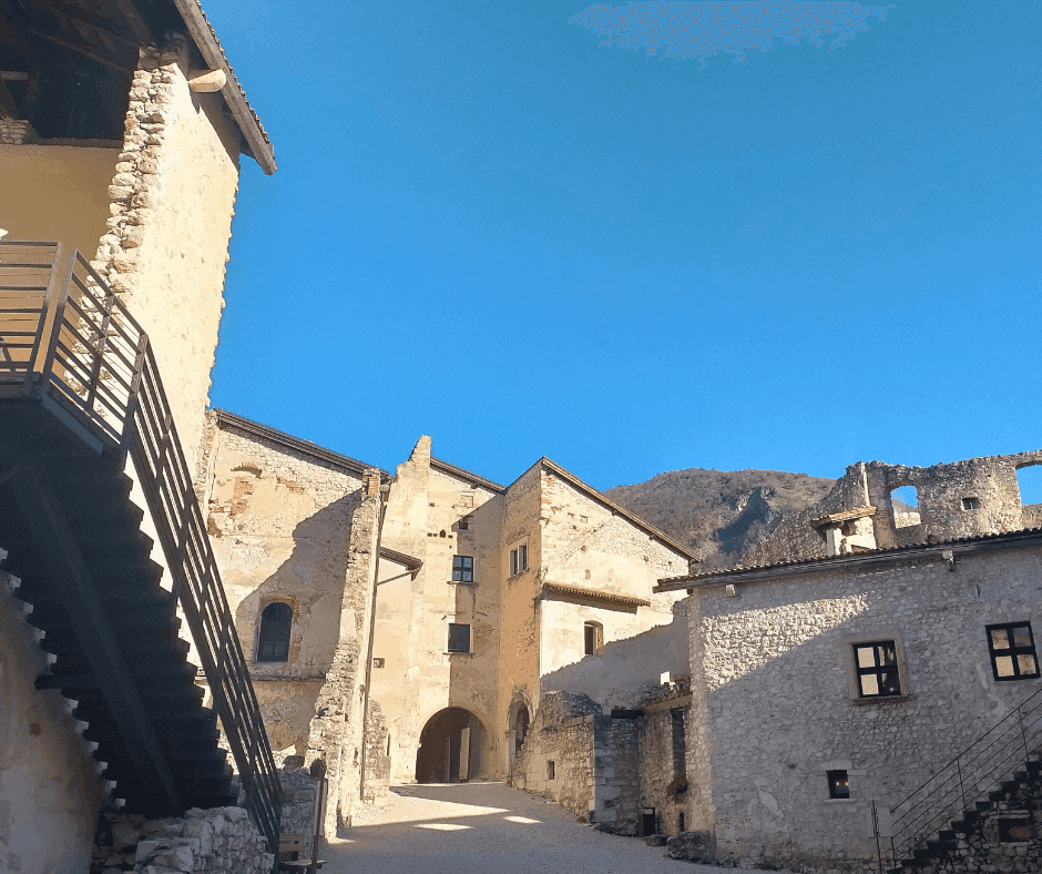 cortile interno castel beseno