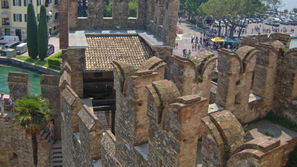 Le mura del Castello di Sirmione