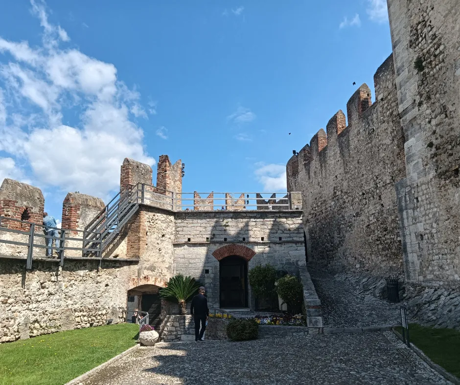 entrata sala goethe castello malcesine