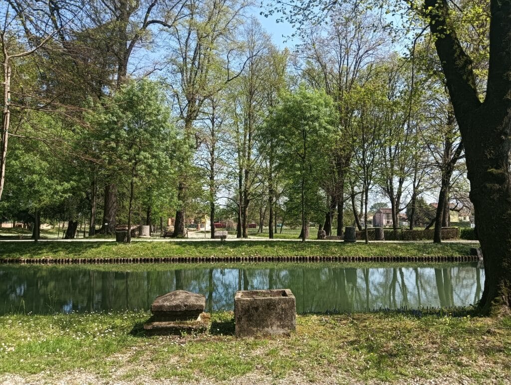 uno scorcio del parco di villa contarini