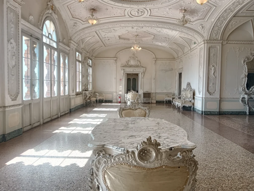 sala degli specchi di villa contarini